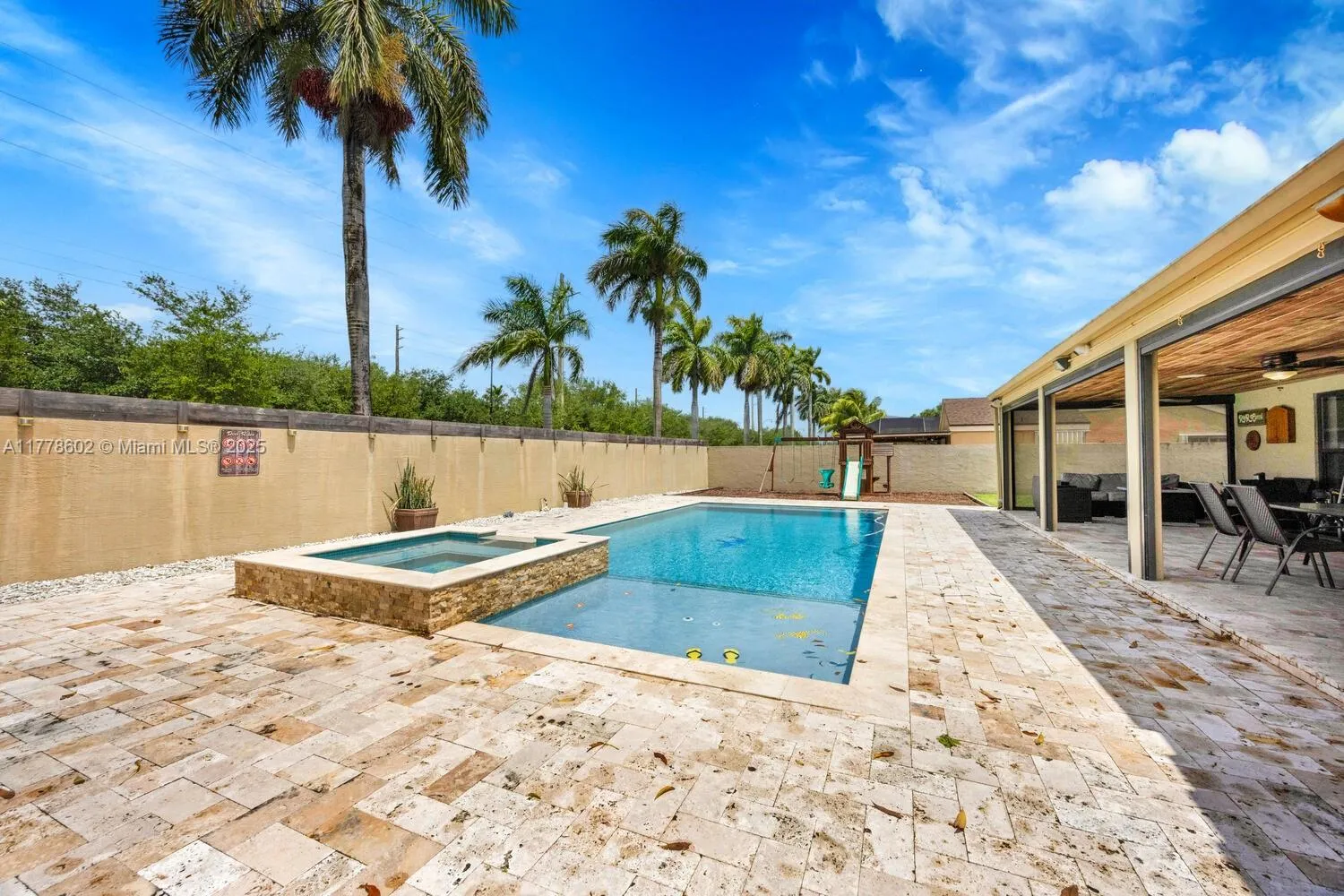 Miami, Florida 33187, United States, 3 Bedrooms Bedrooms, ,2 BathroomsBathrooms,Residential,Pending,106587