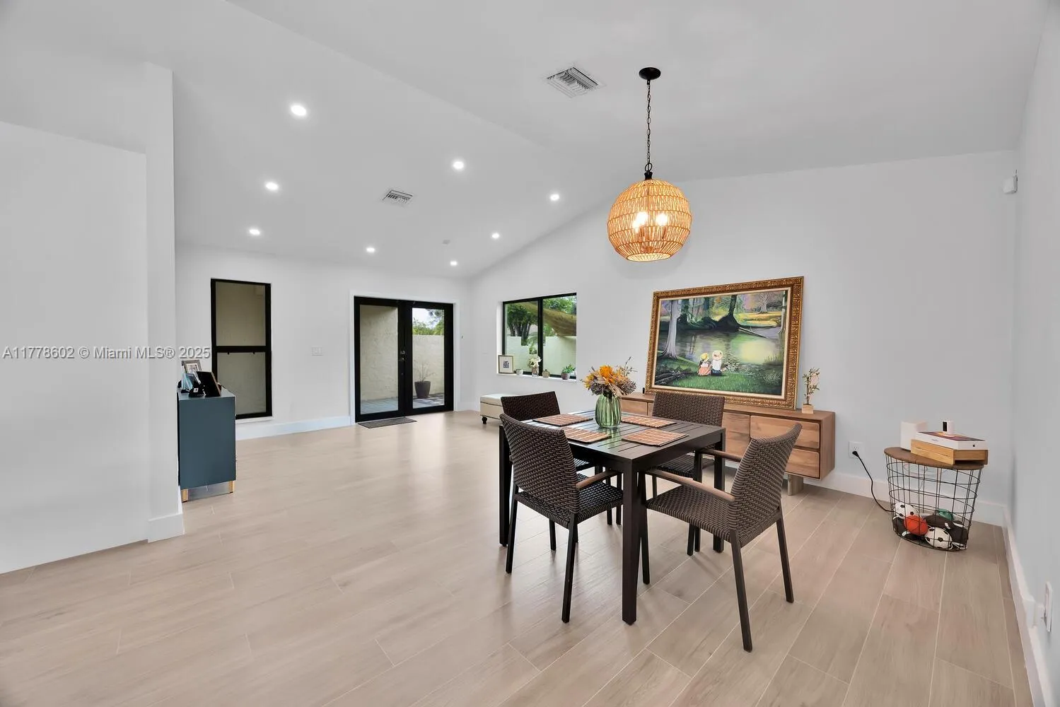 Miami, Florida 33187, United States, 3 Bedrooms Bedrooms, ,2 BathroomsBathrooms,Residential,Pending,106587