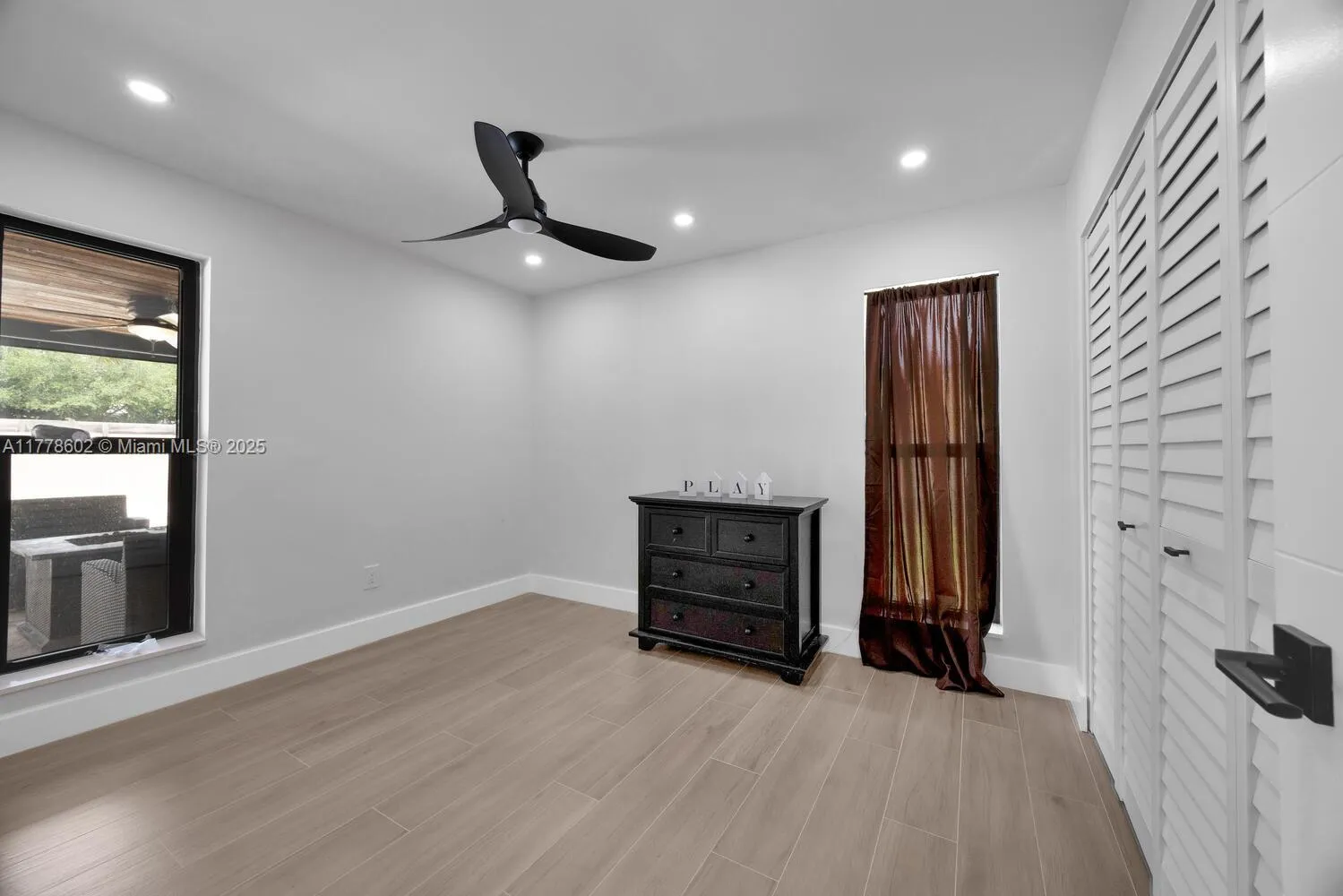 Miami, Florida 33187, United States, 3 Bedrooms Bedrooms, ,2 BathroomsBathrooms,Residential,Pending,106587