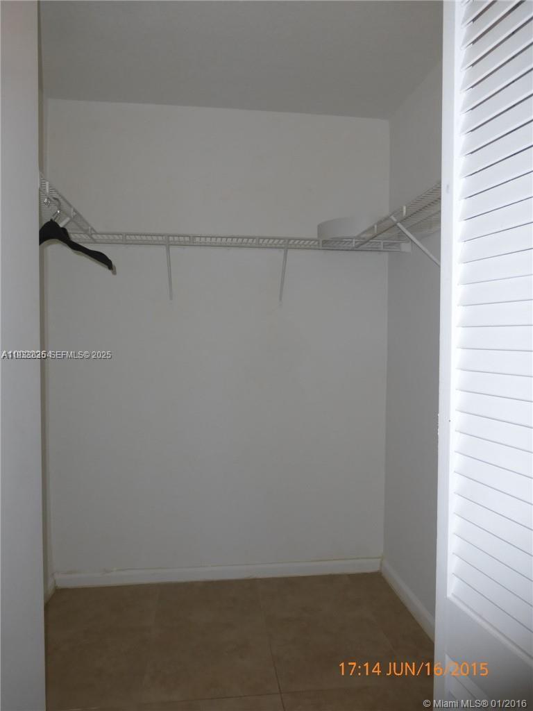 SHERIDAN BEACH CLUB NO 3 - Residential Lease