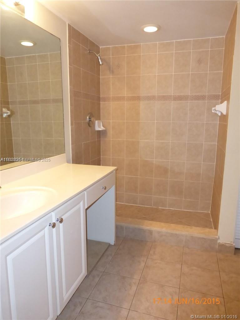 SHERIDAN BEACH CLUB NO 3 - Residential Lease