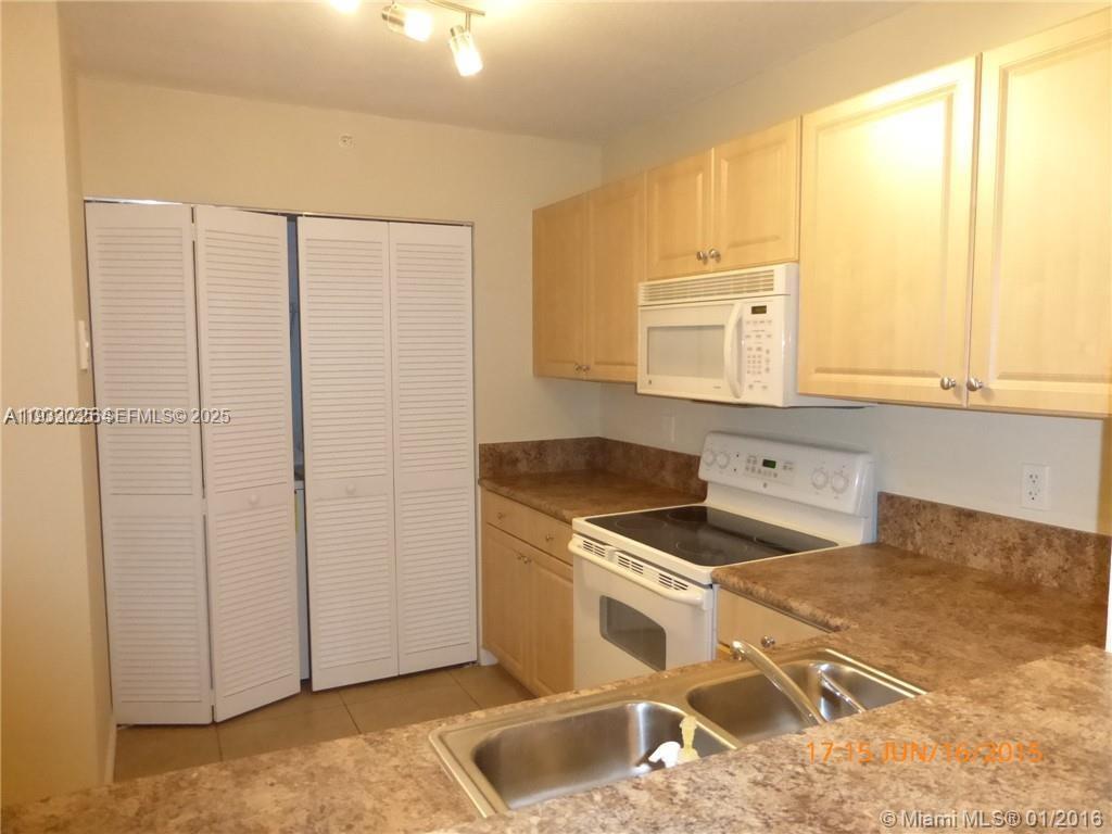 SHERIDAN BEACH CLUB NO 3 - Residential Lease