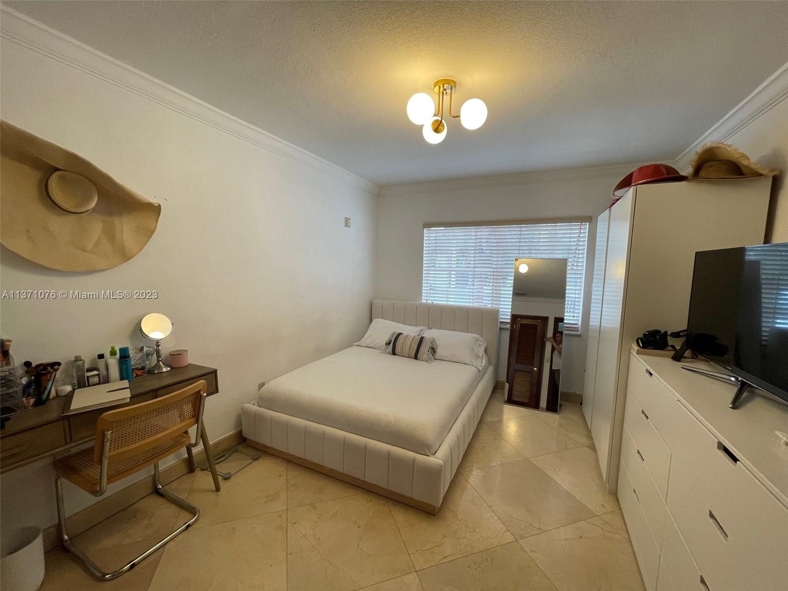 BISCAYNE BEACH-2ND ADDN - Residential