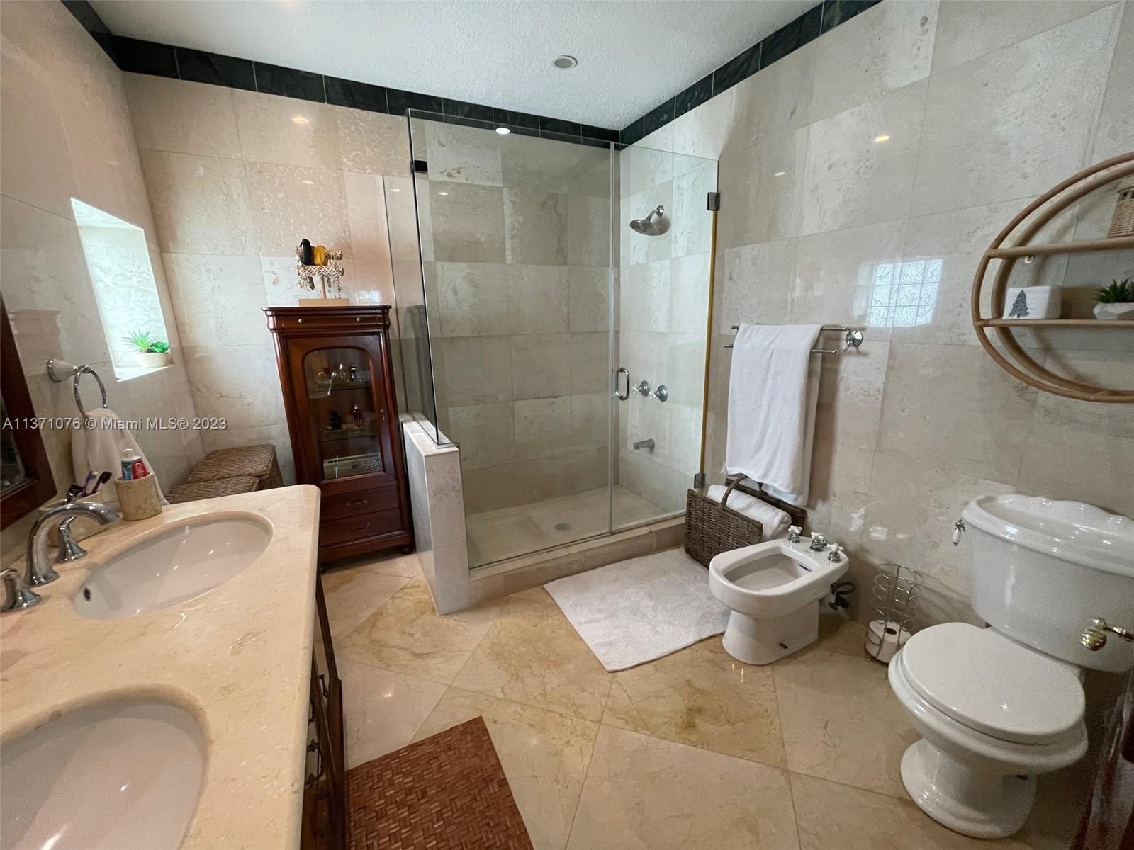 BISCAYNE BEACH-2ND ADDN - Residential