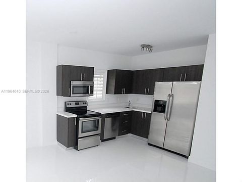 1255 PENNSYLVANIA AV 102 Miami Beach FL 33139