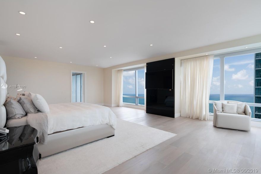 Step inside the only available B+C line at the exclusive Four Seasons Residences. This spectacularly combined residence sits 52 stories in the sky in the heart of Brickell Ave. Masterfully combined it features marble and wood flooring, and eat-in kitchen with Miele, Viking and Sub-Zero appliances. Tasteful Interiors designed by Marisol Pinto, and featuring Roche Bobois, Artefacto and
Fendi furnishings. Entertain in style in the formal dining room, living room and Media Room with Bar while enjoying spectacular skyline views of Brickell Avenue and south-west Miami through Biscayne Bay sparkling water views. Residents enjoy 2 gym memberships at Equinox, 5-star amenities that include a restaurant, spa, pool service, 24-hr room service & Owner's lounge.