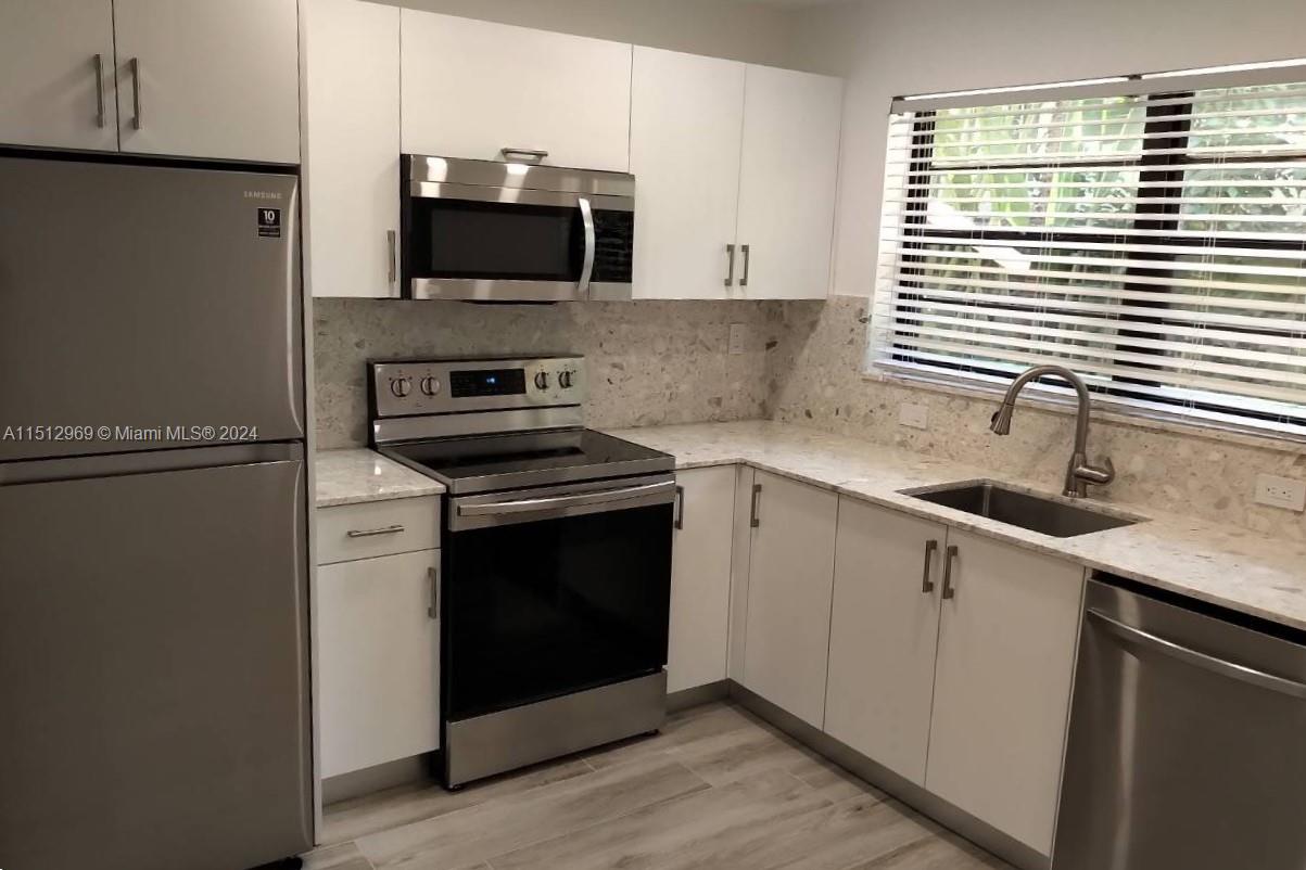 Rental Property at 846 Lenox Ave 210, Miami Beach, Miami-Dade County, Florida - Bedrooms: 1 
Bathrooms: 1  - $2,100 MO.