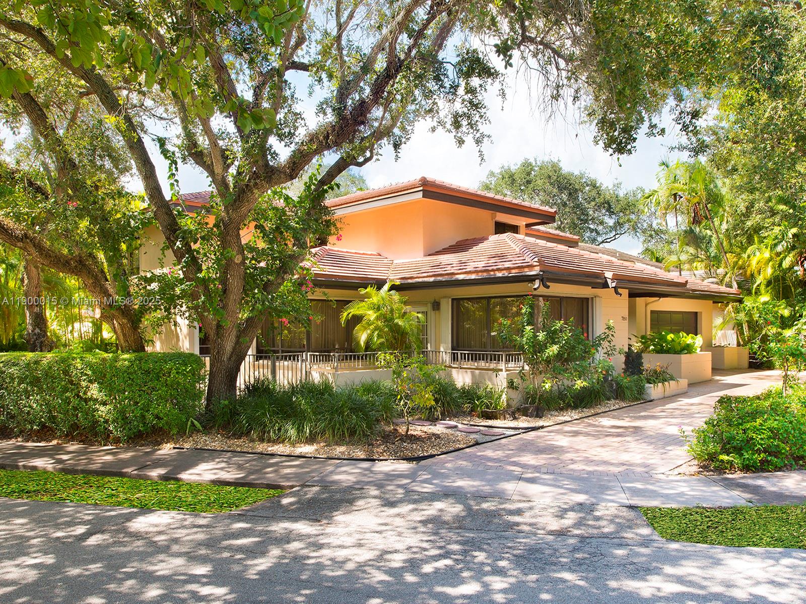 CORAL GABLES BISC BAY SEC - Residential