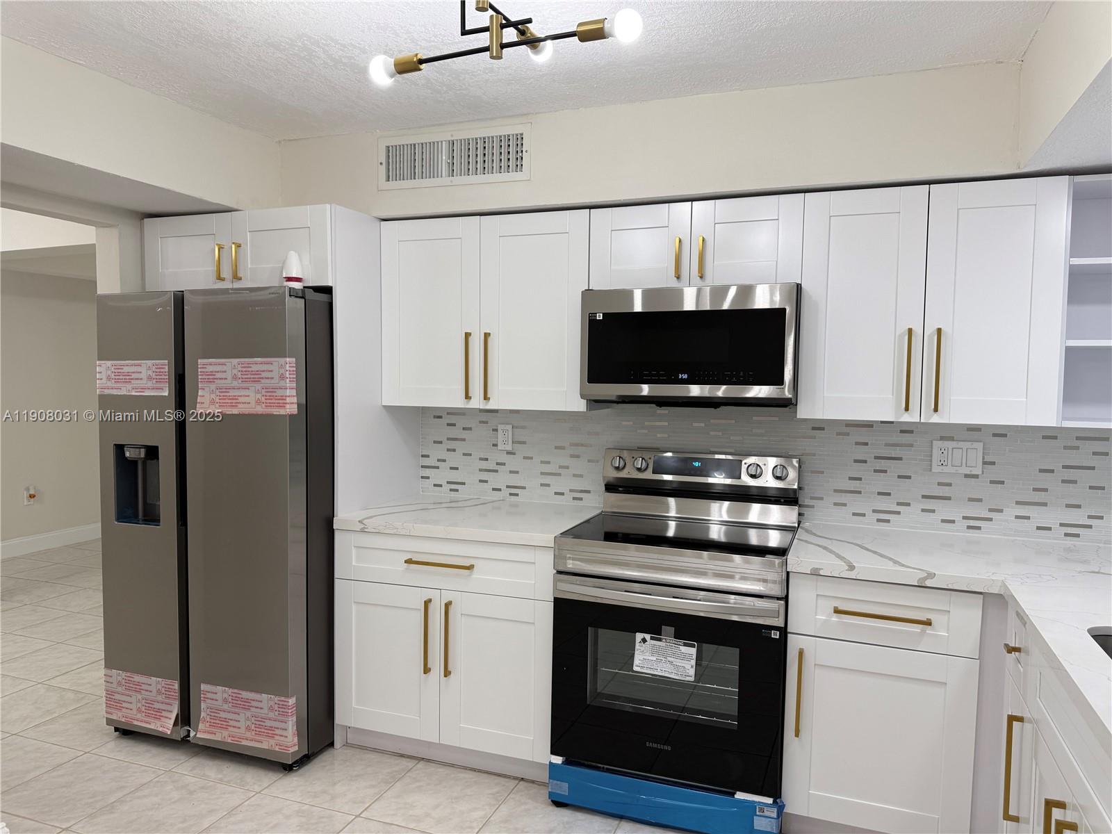 MIRAMAR ISLES SEC 6 - Residential Lease