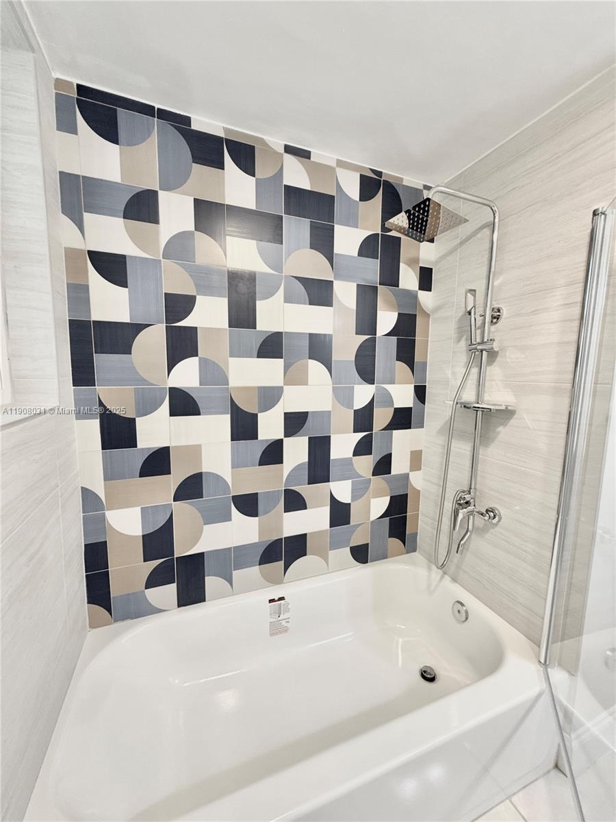 MIRAMAR ISLES SEC 6 - Residential Lease