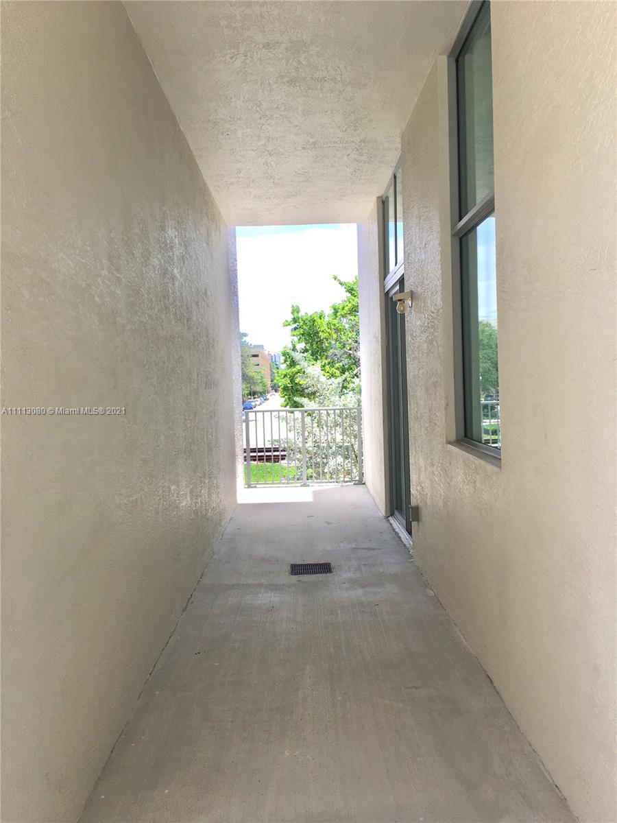 LOFTS AT HOLLYWOOD STATIO - Residential