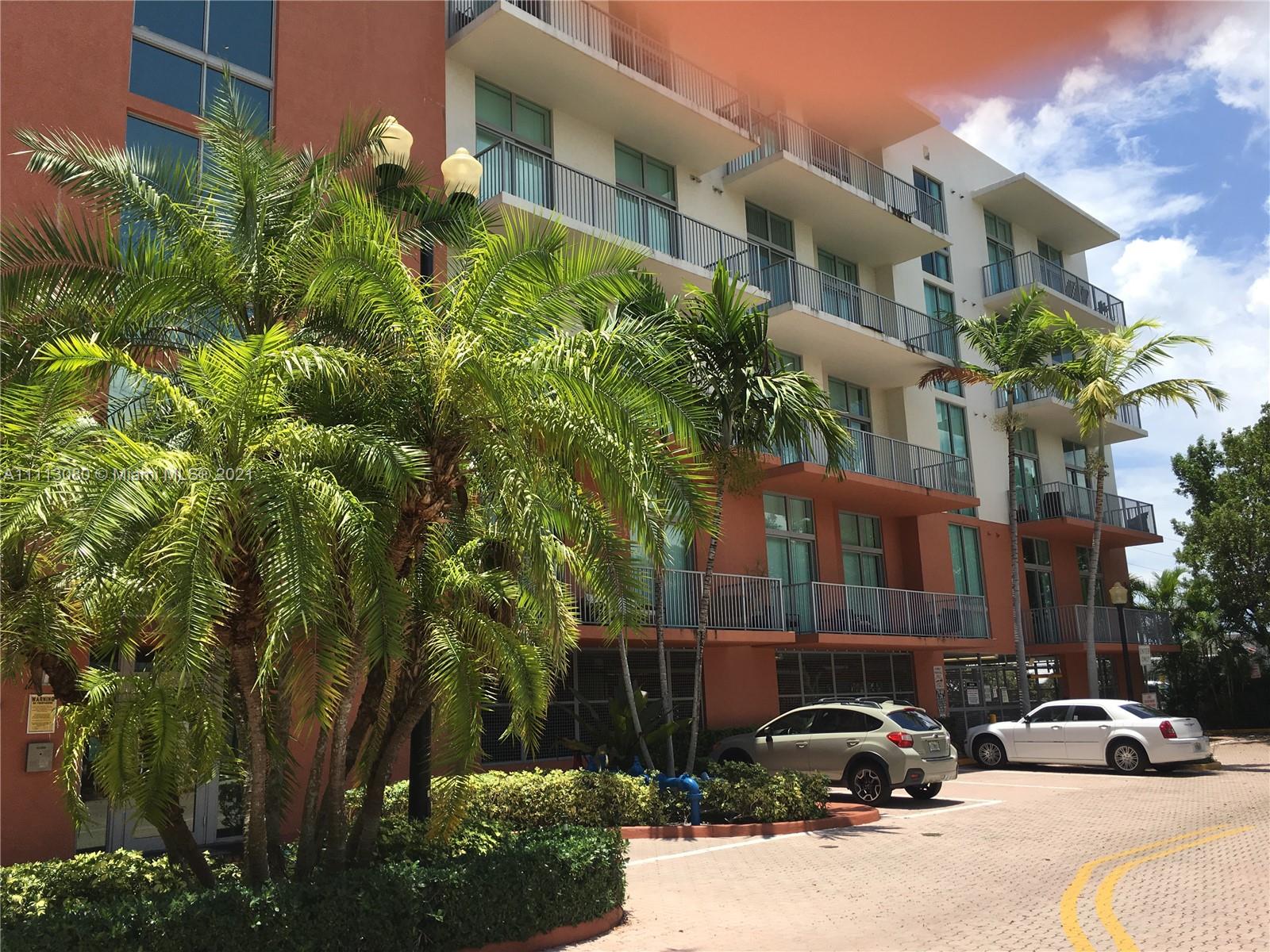 LOFTS AT HOLLYWOOD STATIO - Residential