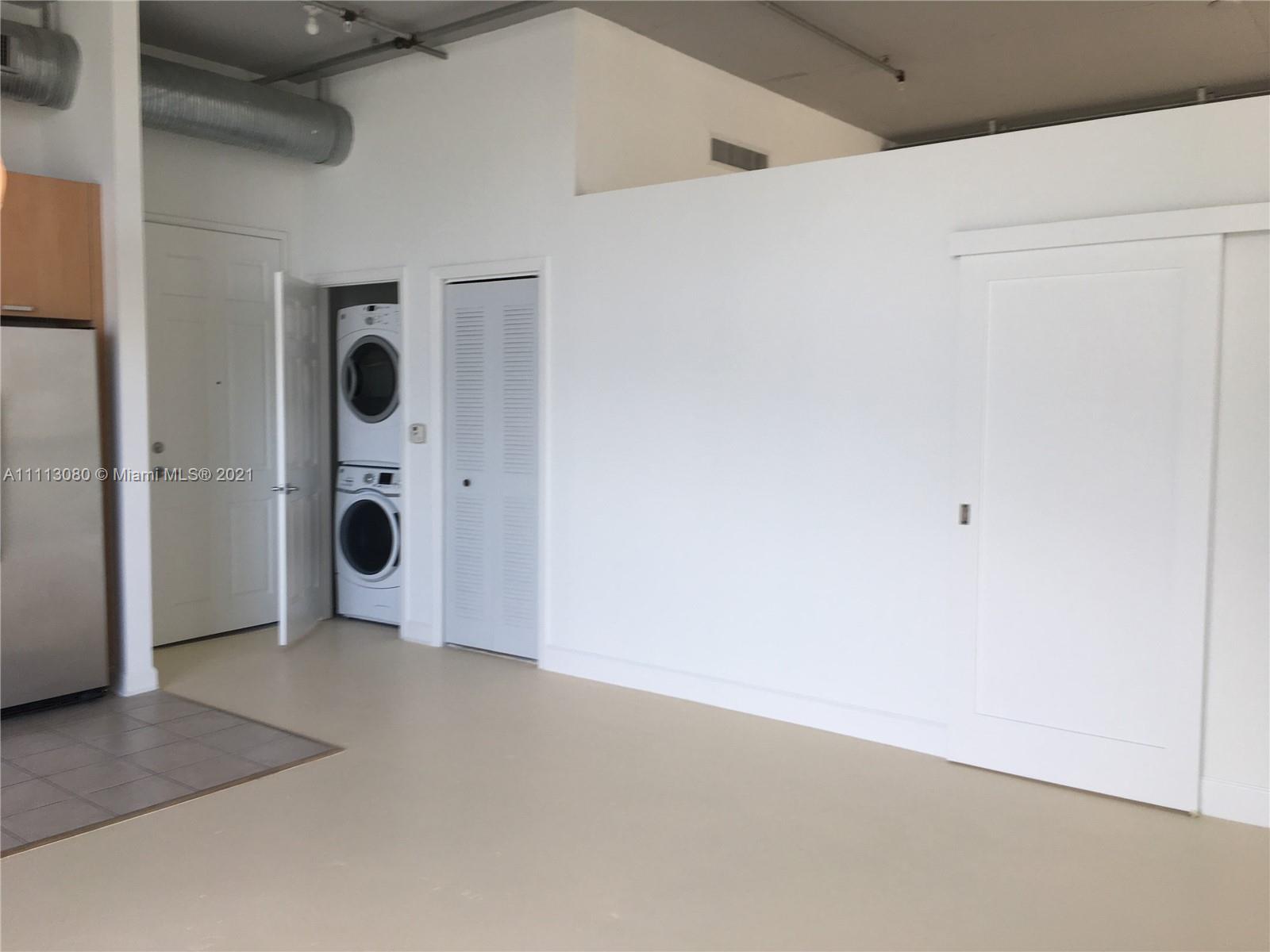 LOFTS AT HOLLYWOOD STATIO - Residential