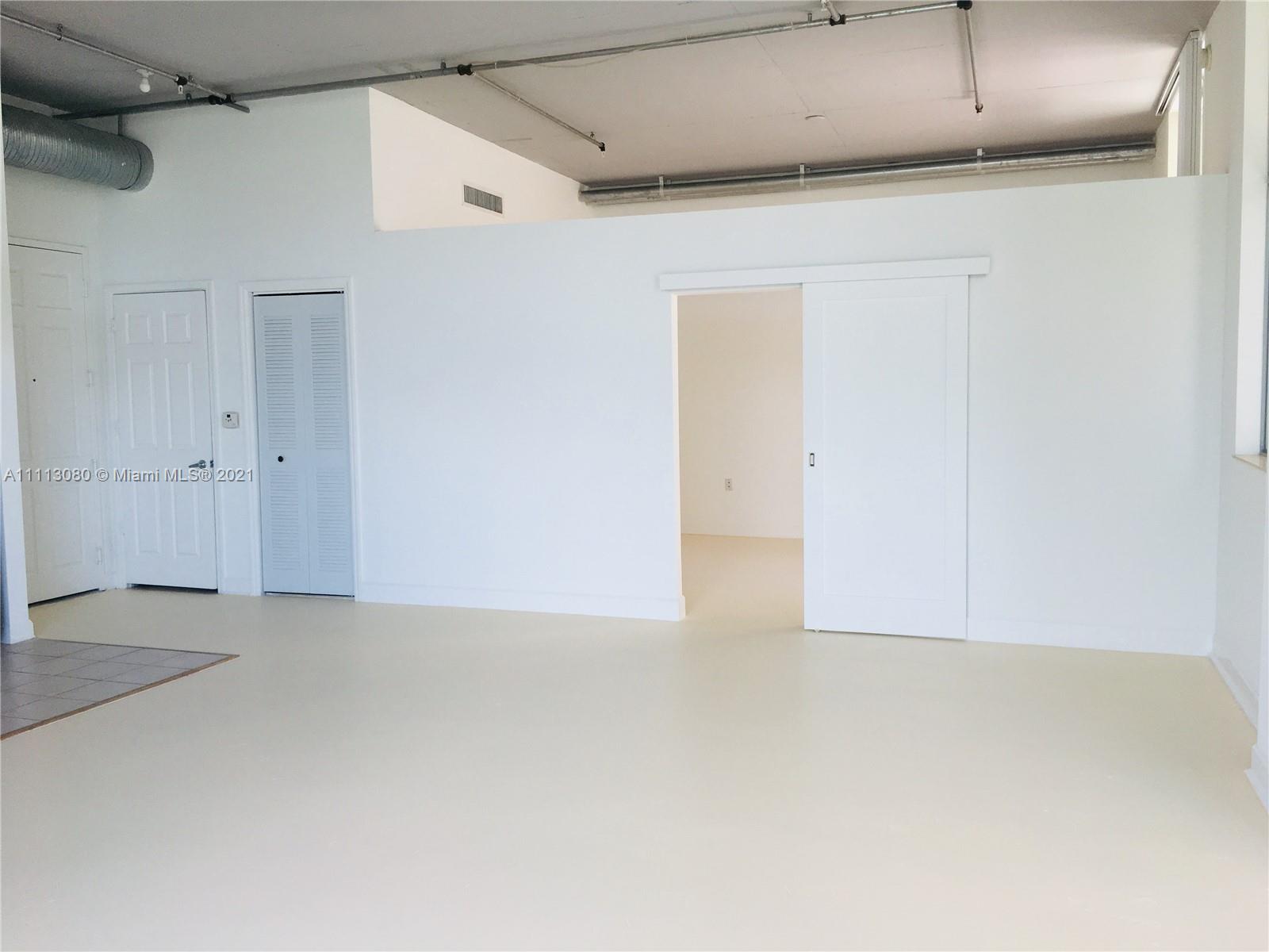 LOFTS AT HOLLYWOOD STATIO - Residential