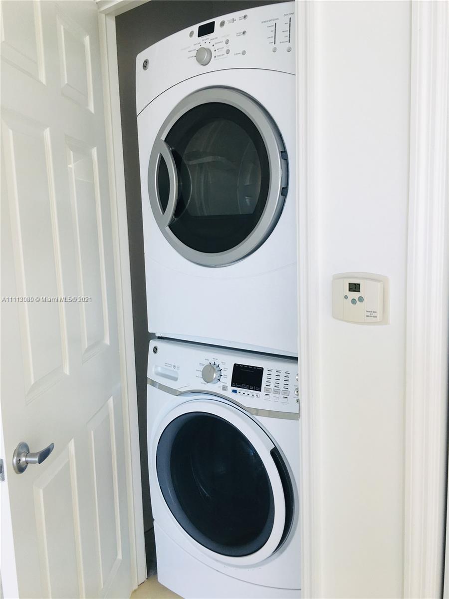 LOFTS AT HOLLYWOOD STATIO - Residential