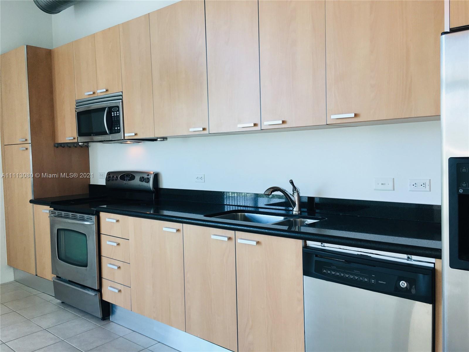 LOFTS AT HOLLYWOOD STATIO - Residential