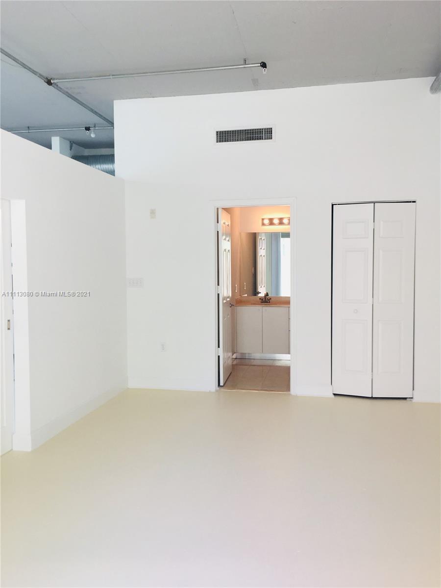 LOFTS AT HOLLYWOOD STATIO - Residential