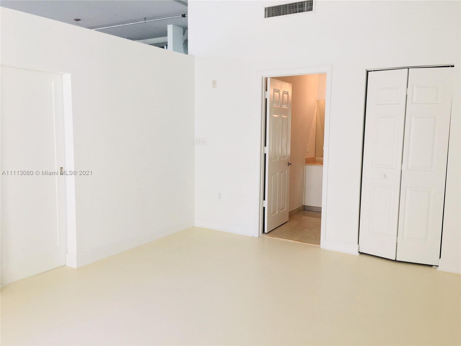 LOFTS AT HOLLYWOOD STATIO - Residential