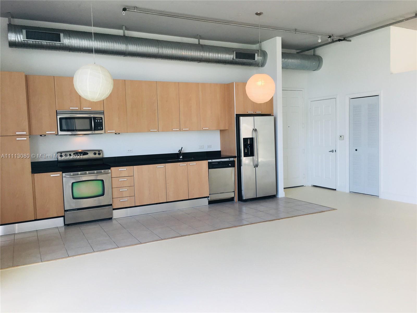 LOFTS AT HOLLYWOOD STATIO - Residential