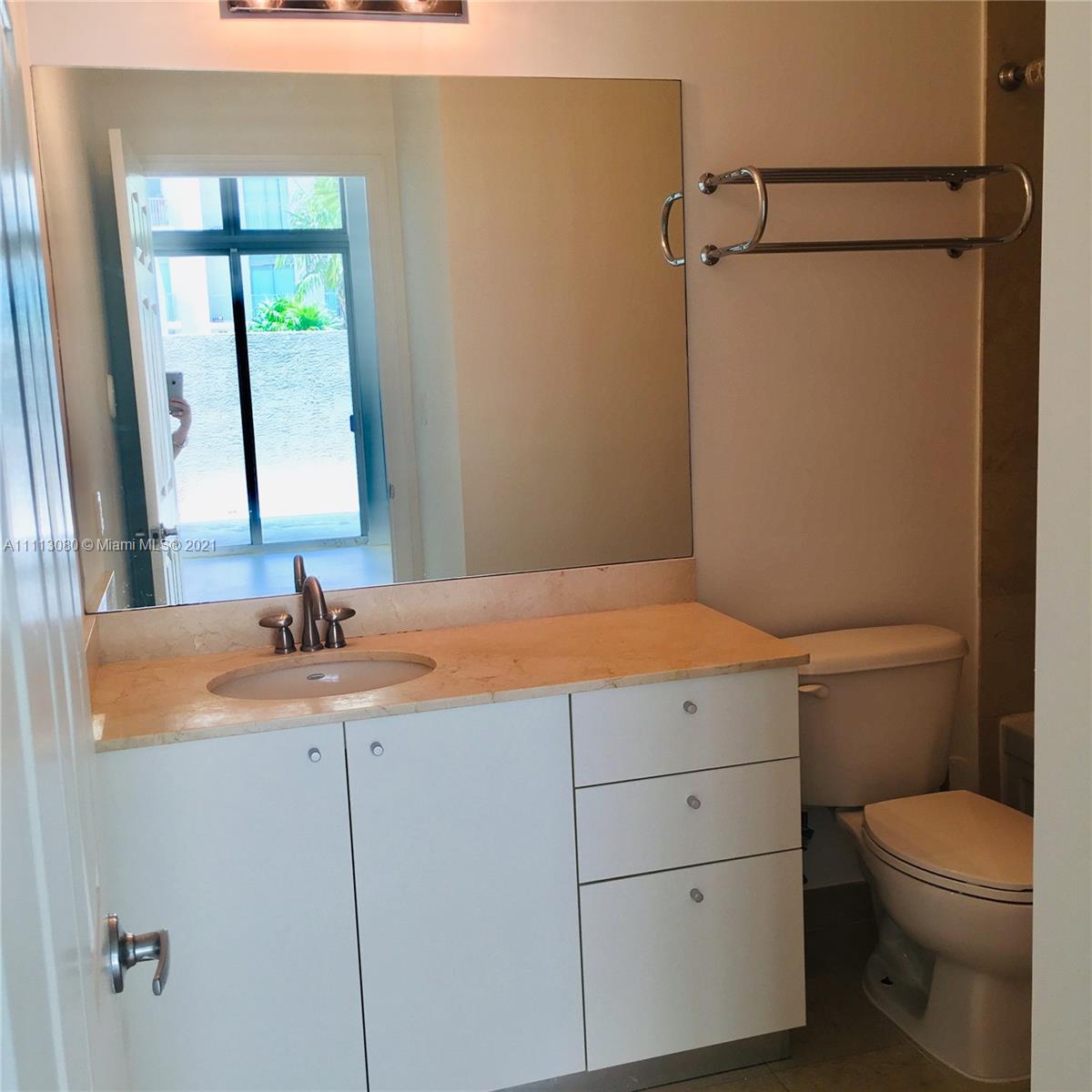 LOFTS AT HOLLYWOOD STATIO - Residential