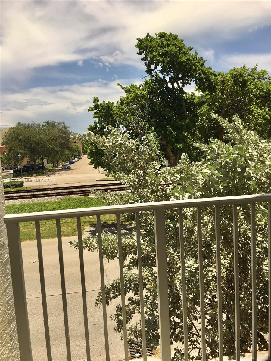 LOFTS AT HOLLYWOOD STATIO - Residential