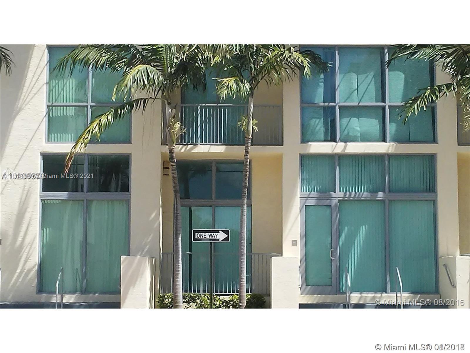 LOFTS AT HOLLYWOOD STATIO - Residential