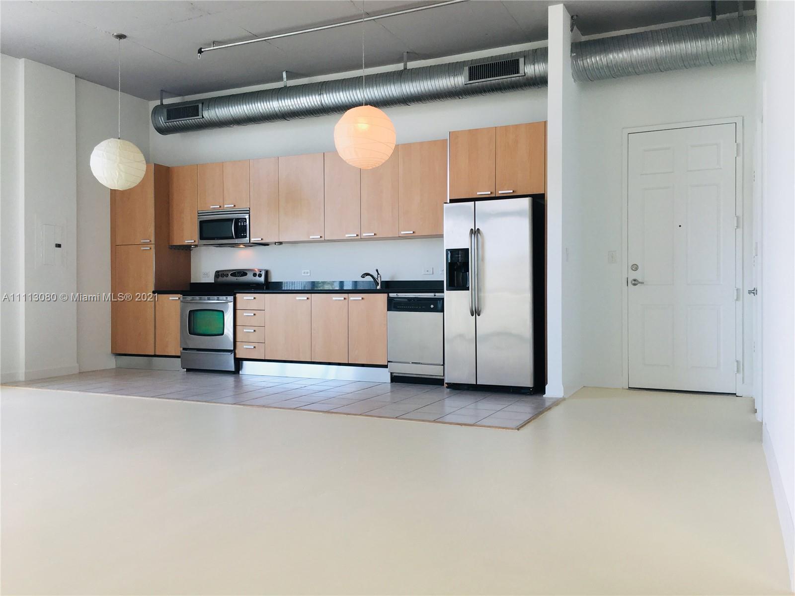 LOFTS AT HOLLYWOOD STATIO - Residential