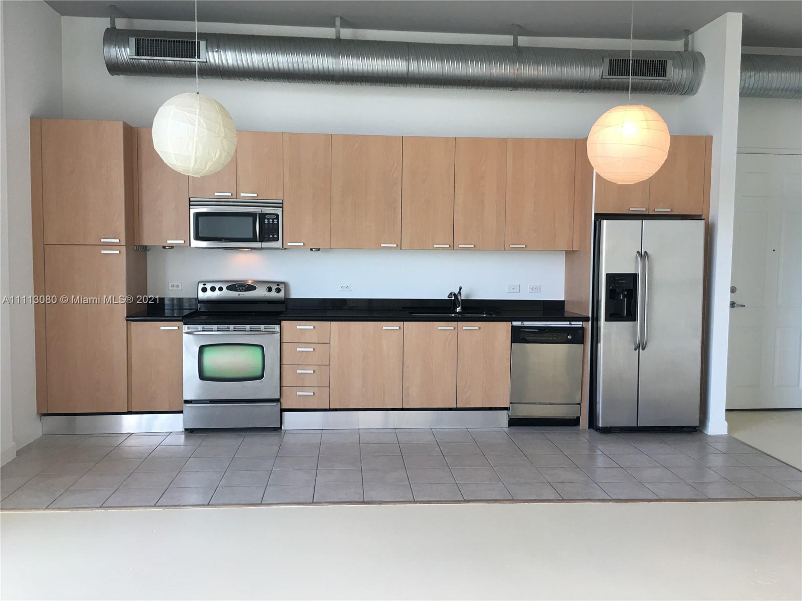 LOFTS AT HOLLYWOOD STATIO - Residential