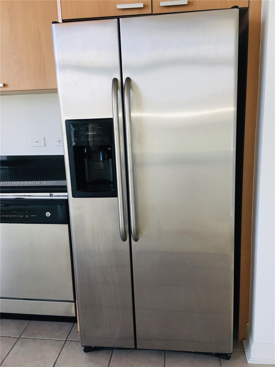 LOFTS AT HOLLYWOOD STATIO - Residential