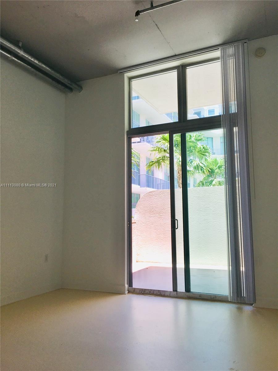 LOFTS AT HOLLYWOOD STATIO - Residential