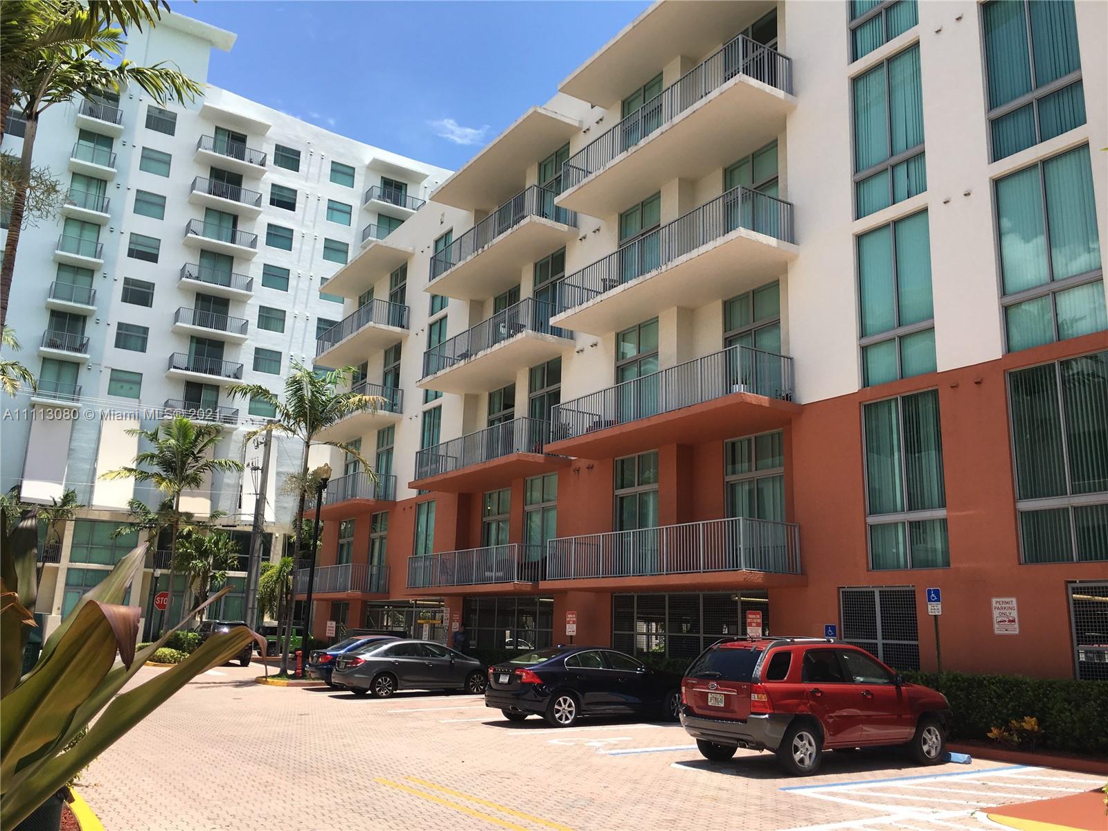 LOFTS AT HOLLYWOOD STATIO - Residential