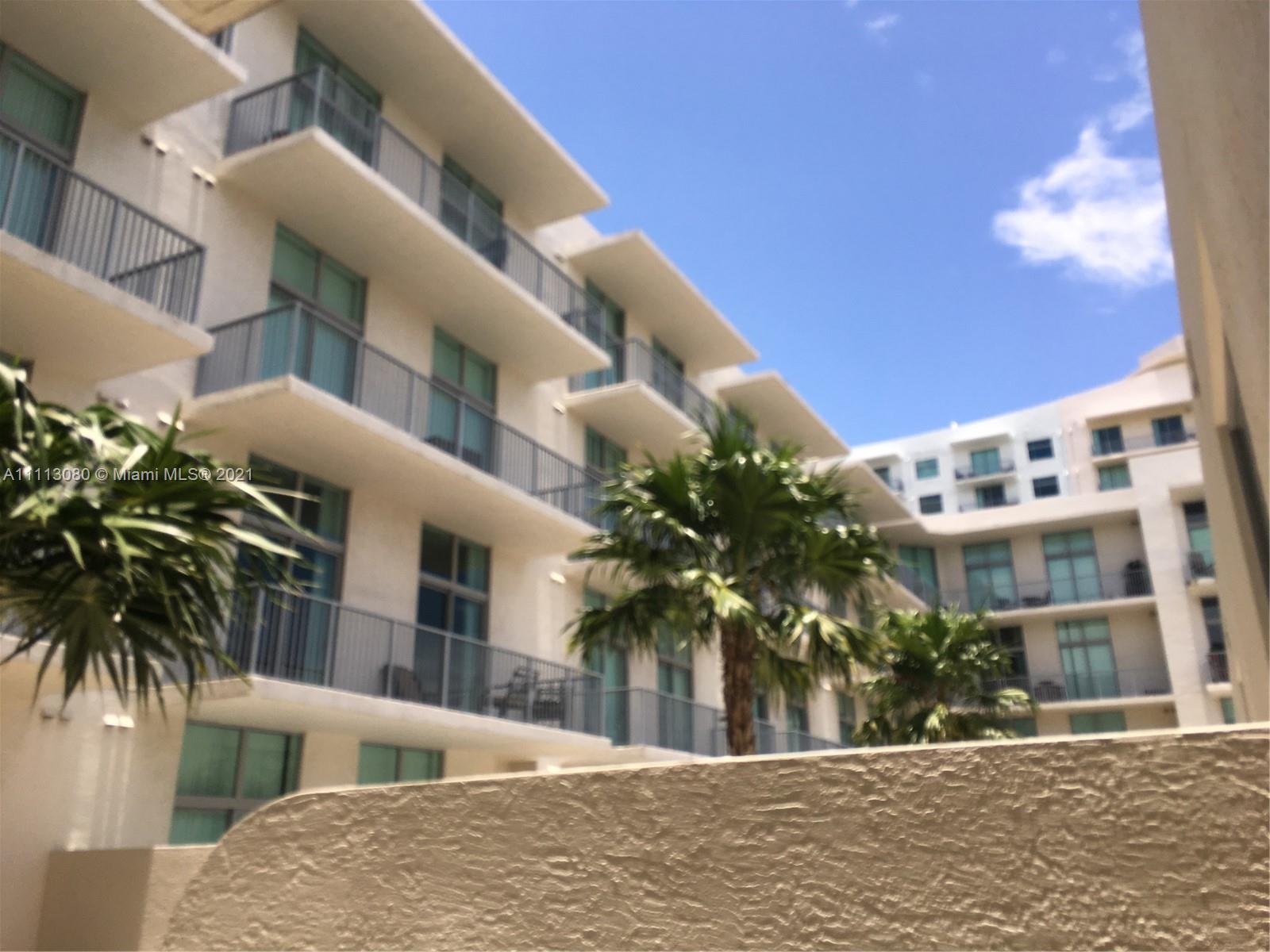 LOFTS AT HOLLYWOOD STATIO - Residential