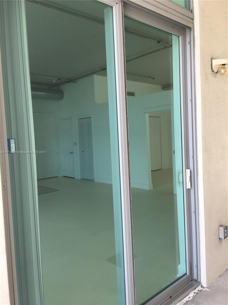 LOFTS AT HOLLYWOOD STATIO - Residential