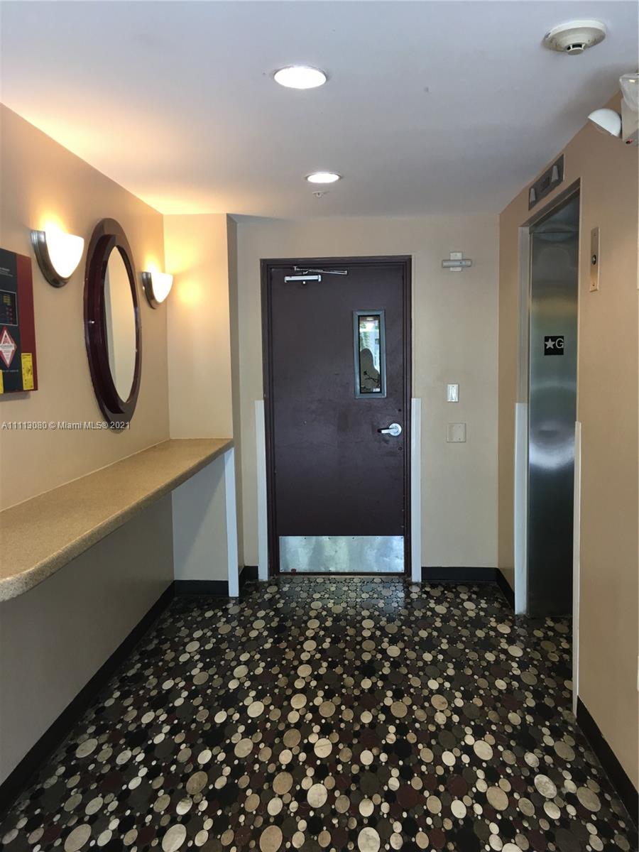 LOFTS AT HOLLYWOOD STATIO - Residential