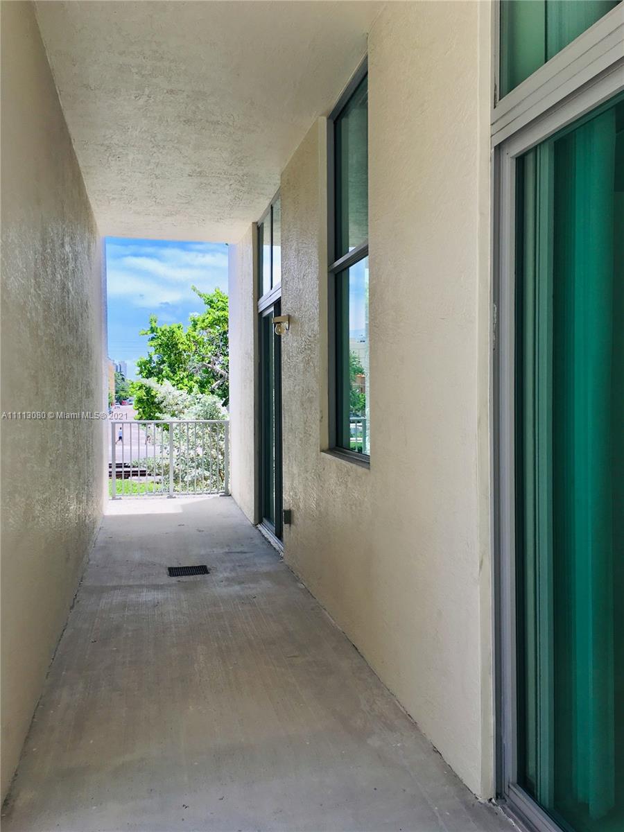 LOFTS AT HOLLYWOOD STATIO - Residential