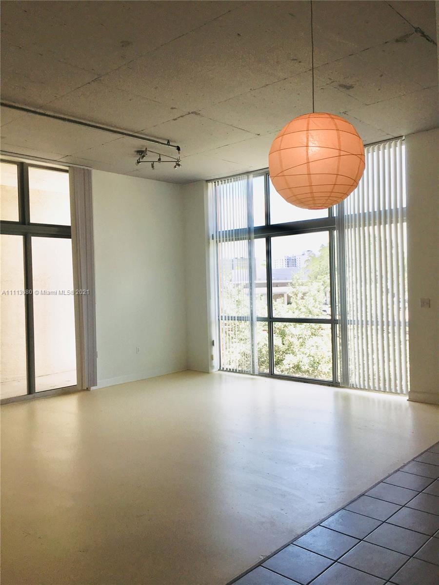 LOFTS AT HOLLYWOOD STATIO - Residential