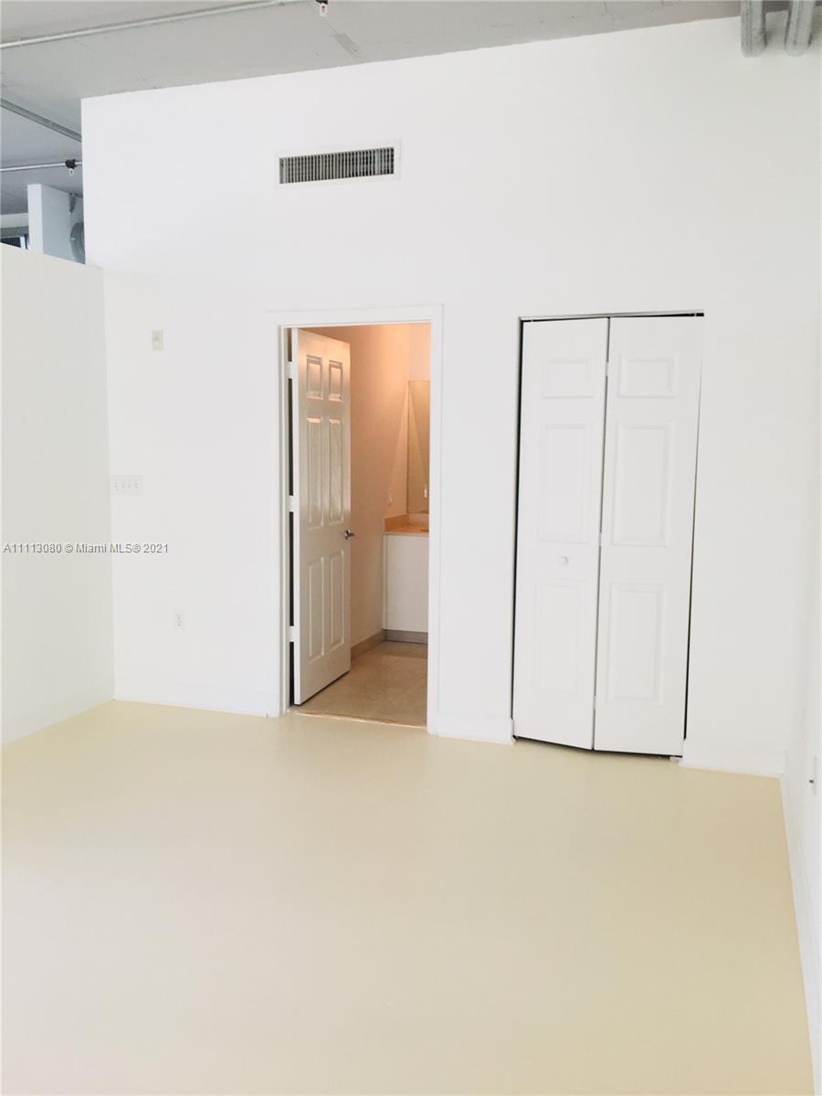 LOFTS AT HOLLYWOOD STATIO - Residential