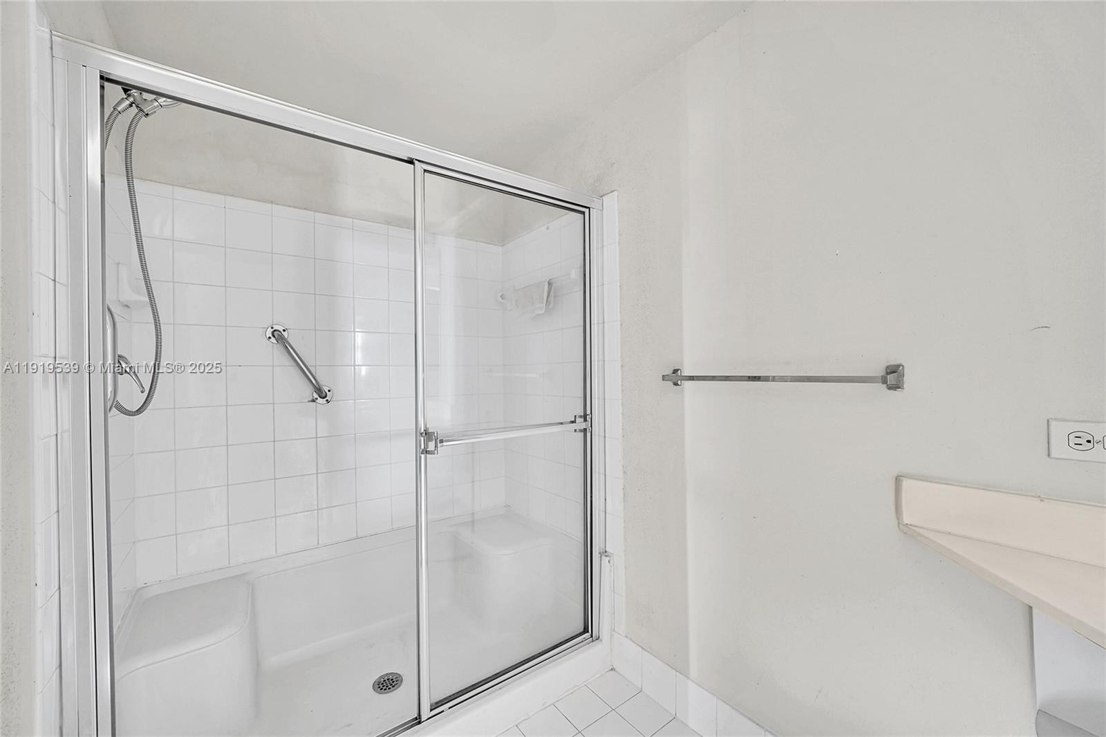 PORTO BELLAGIO CONDO - Residential