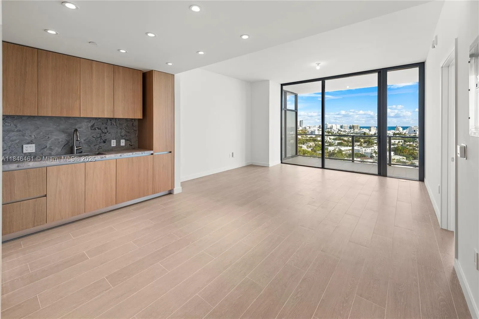 Miami Beach, Florida 33139, United States, 1 Bedroom Bedrooms, ,2 BathroomsBathrooms,Residential,Active,178084