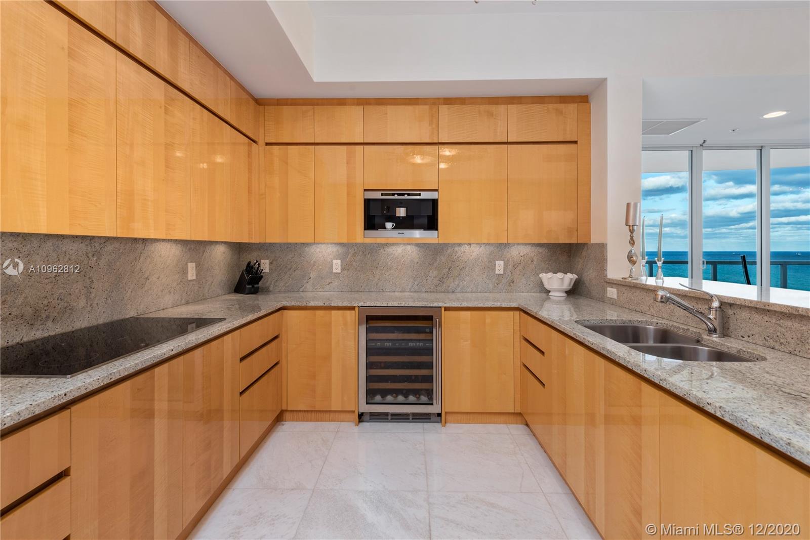 CONTINUUM ON SOUTH BEACH - Residential