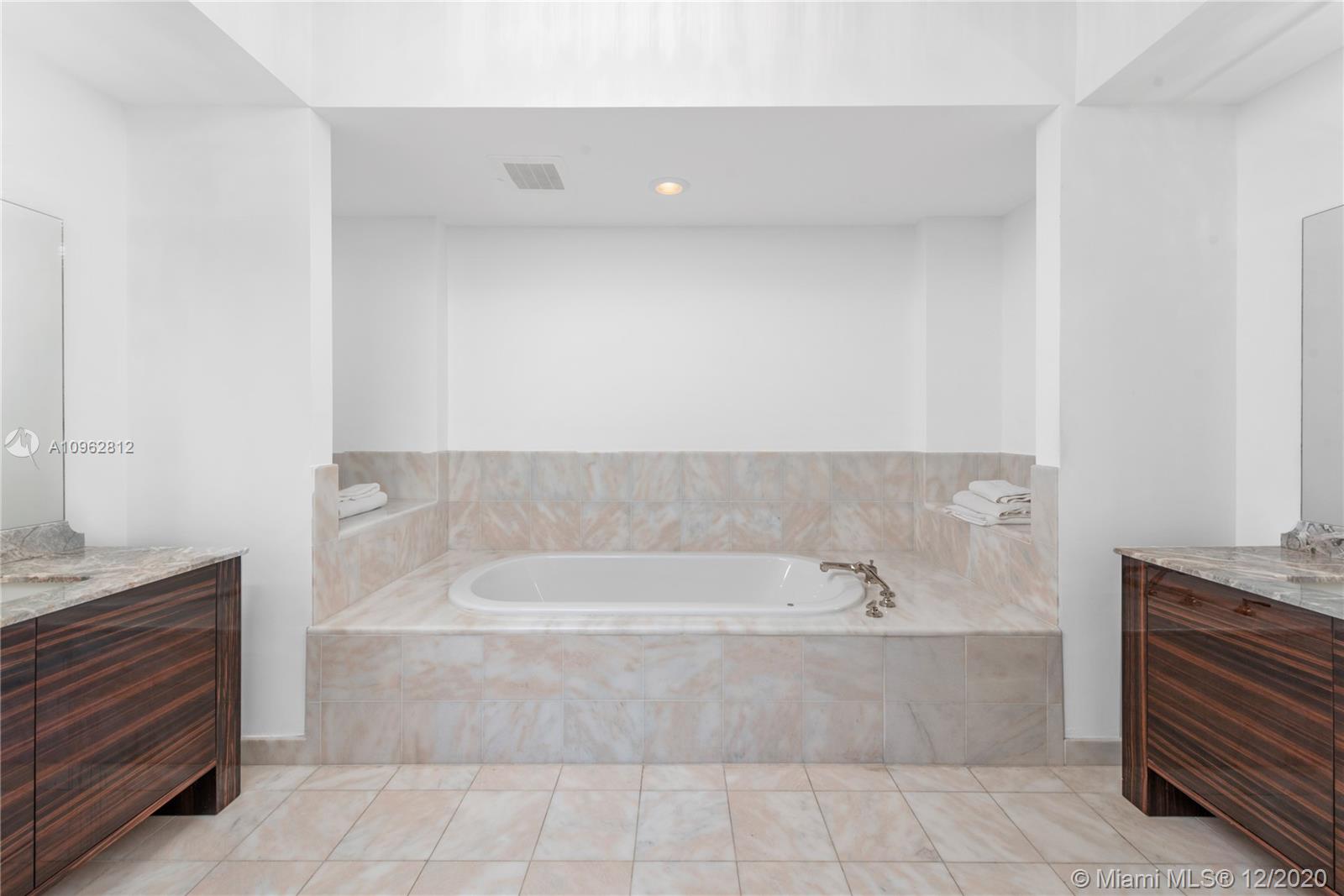 CONTINUUM ON SOUTH BEACH - Residential