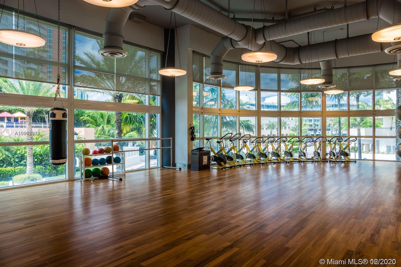 CONTINUUM ON SOUTH BEACH - Residential