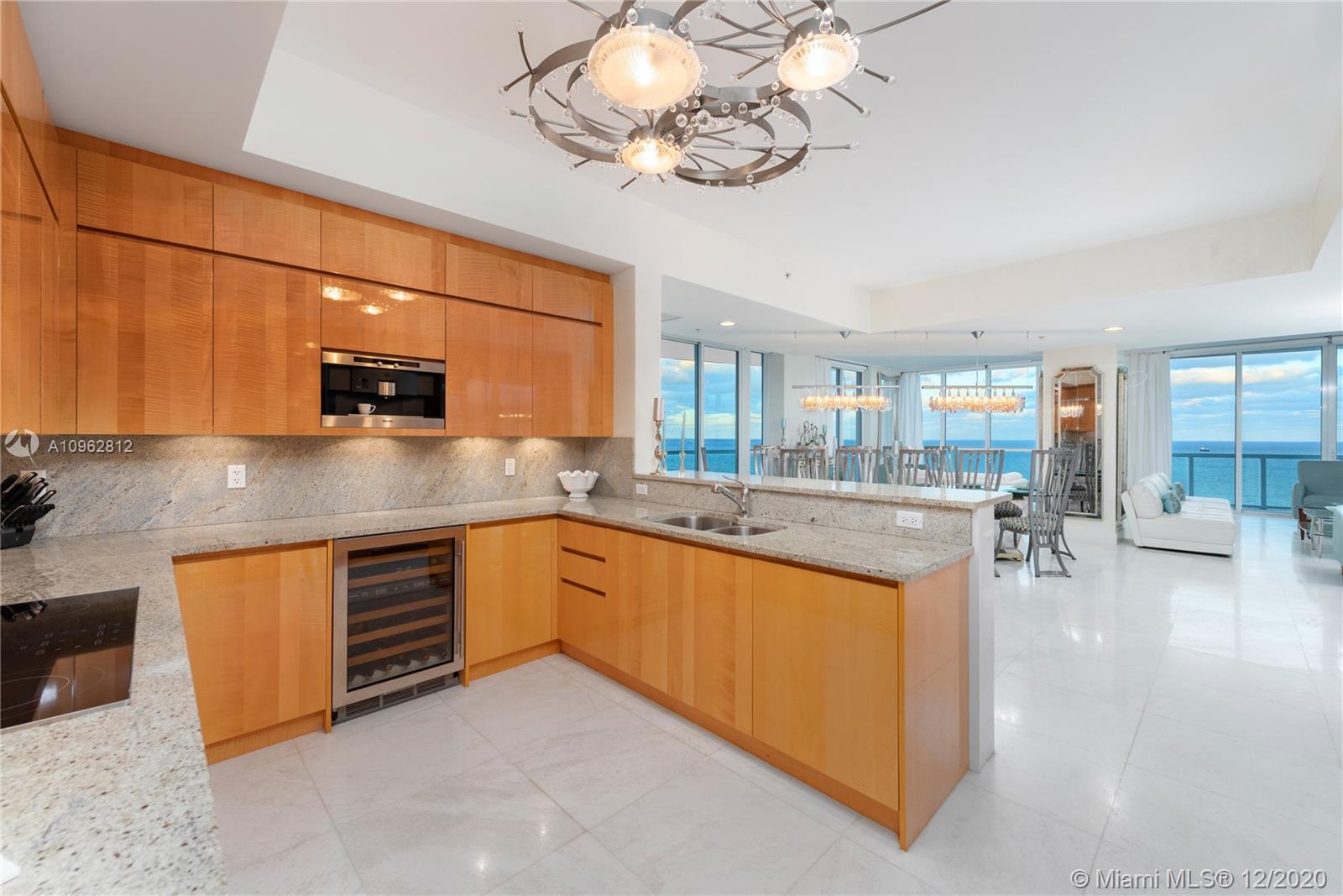 CONTINUUM ON SOUTH BEACH - Residential