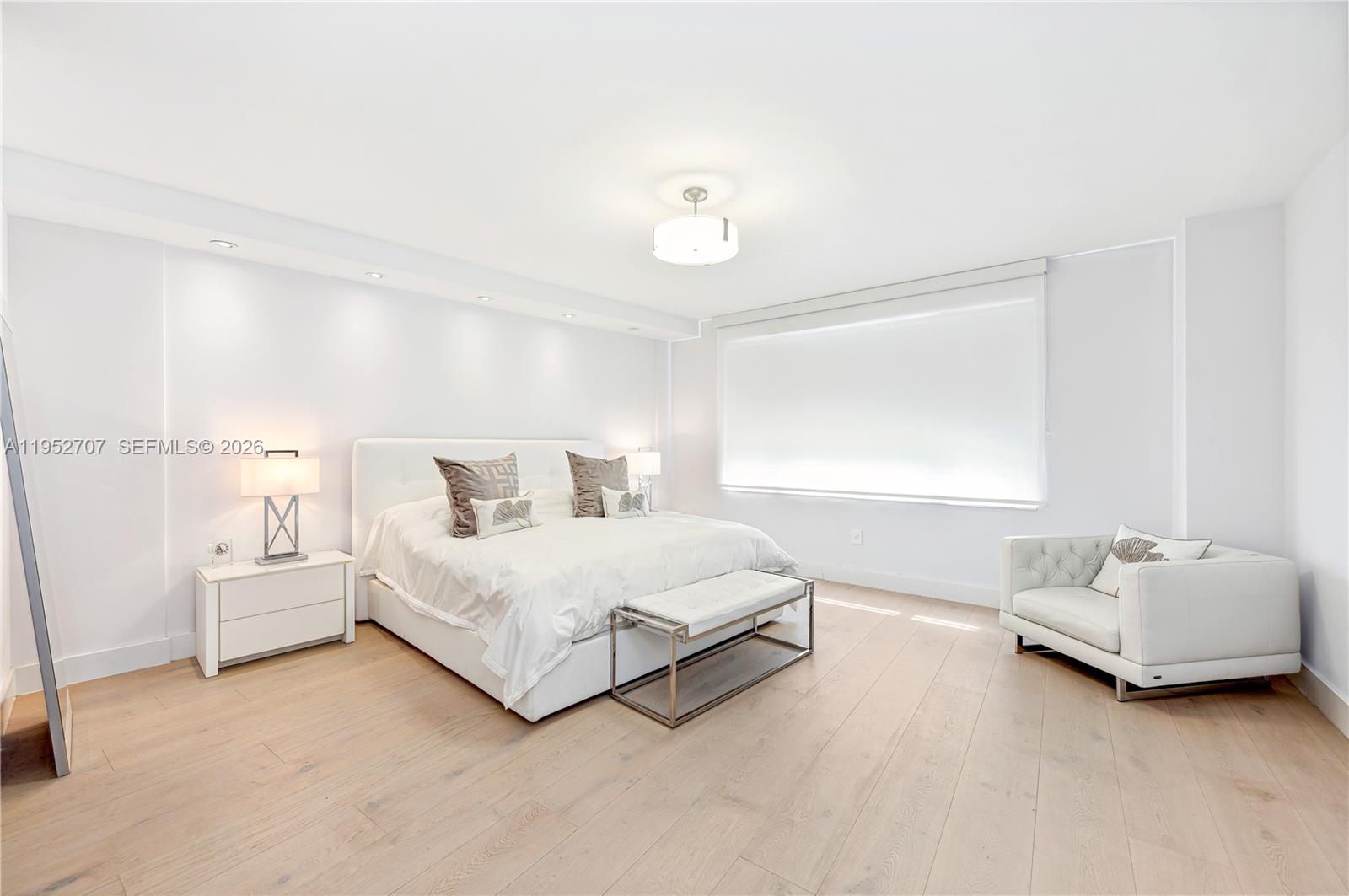 IMPERIAL HOUSE CONDO - Residential