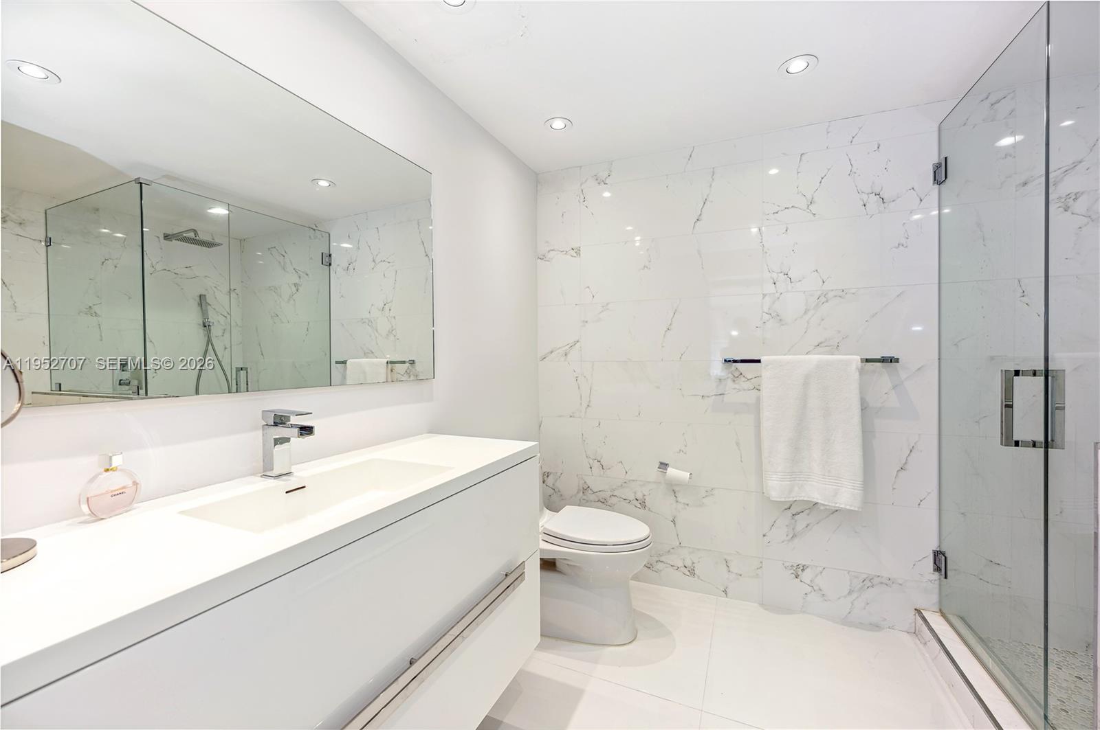 IMPERIAL HOUSE CONDO - Residential