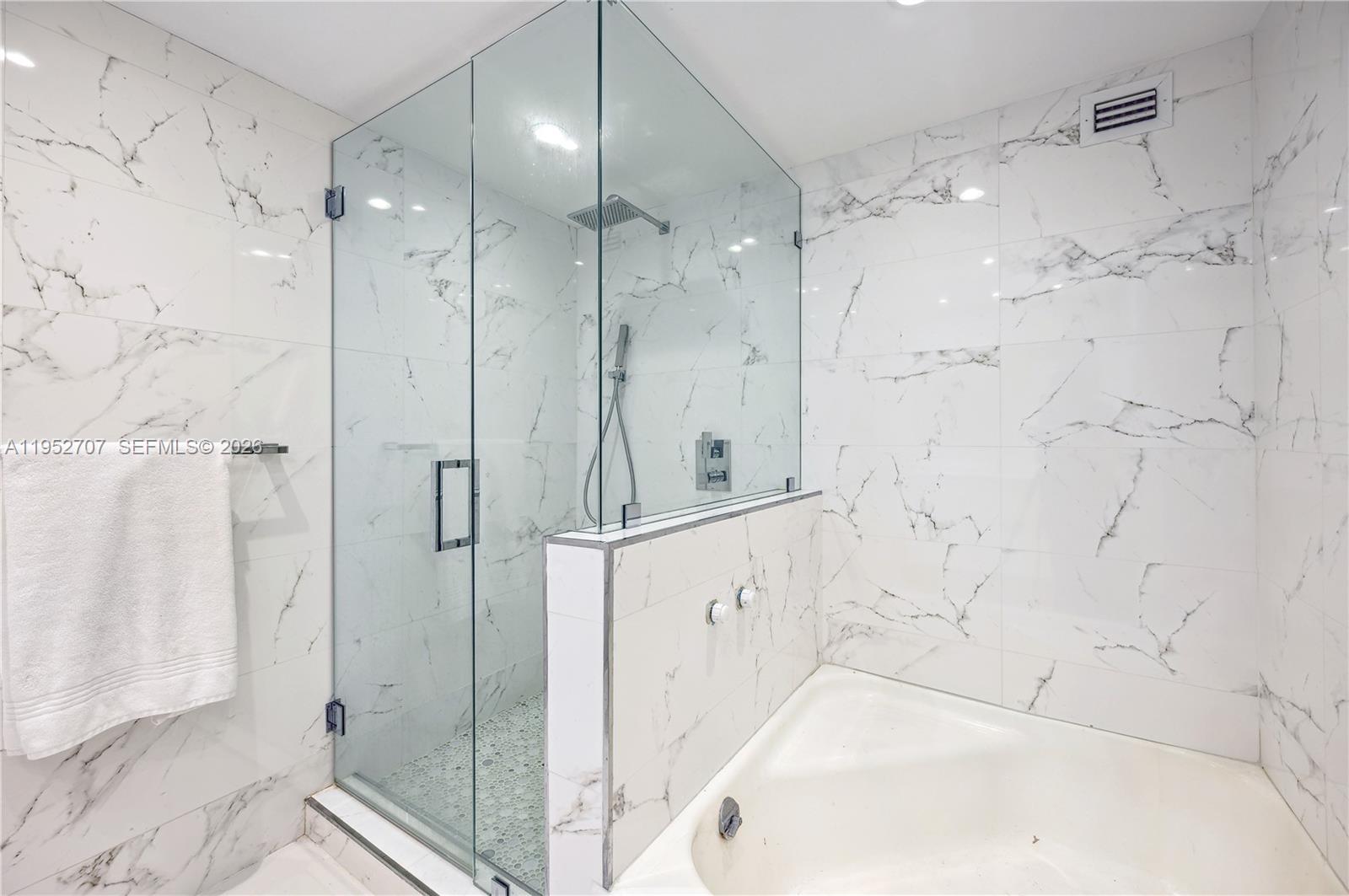 IMPERIAL HOUSE CONDO - Residential