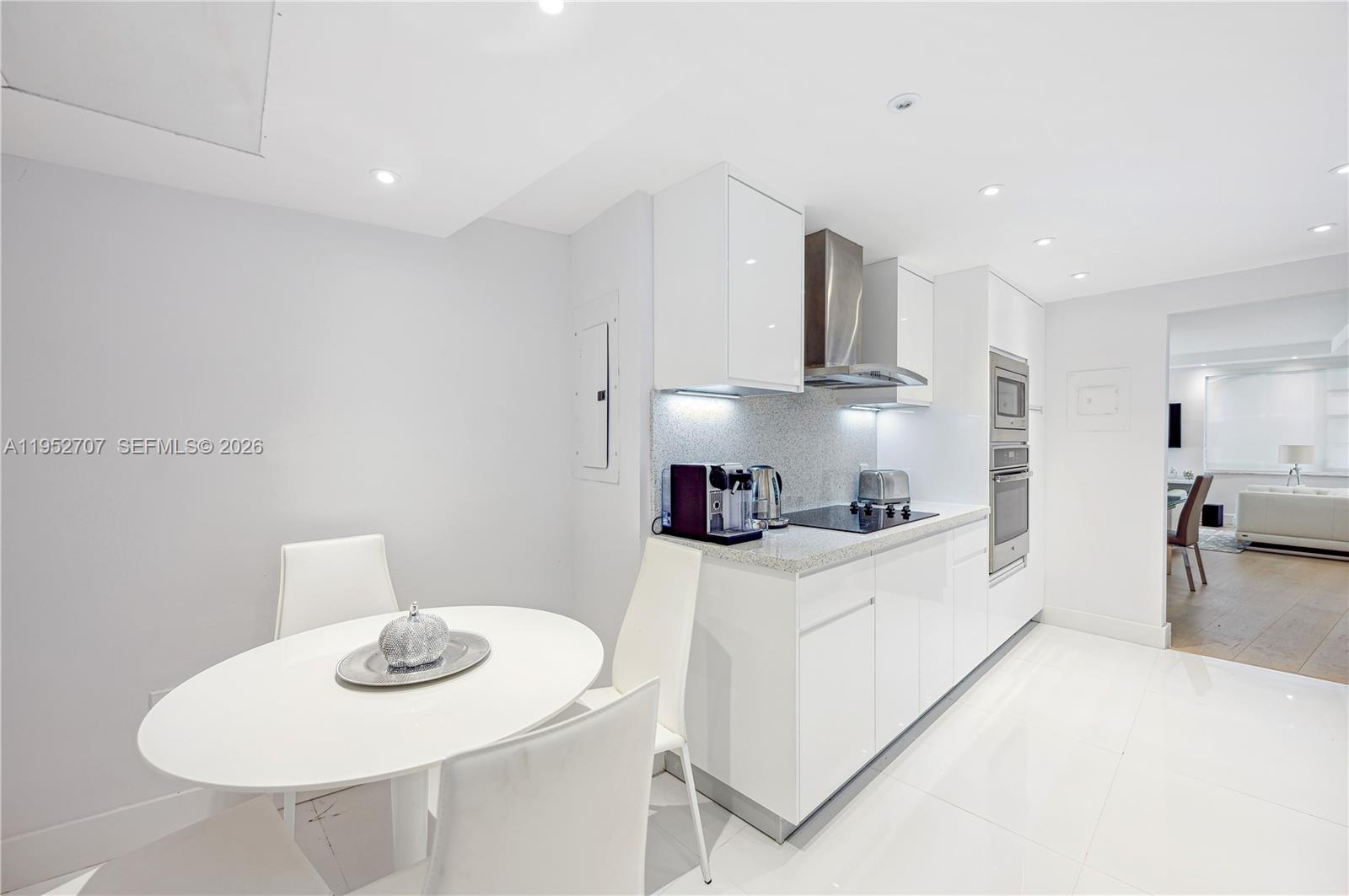 IMPERIAL HOUSE CONDO - Residential