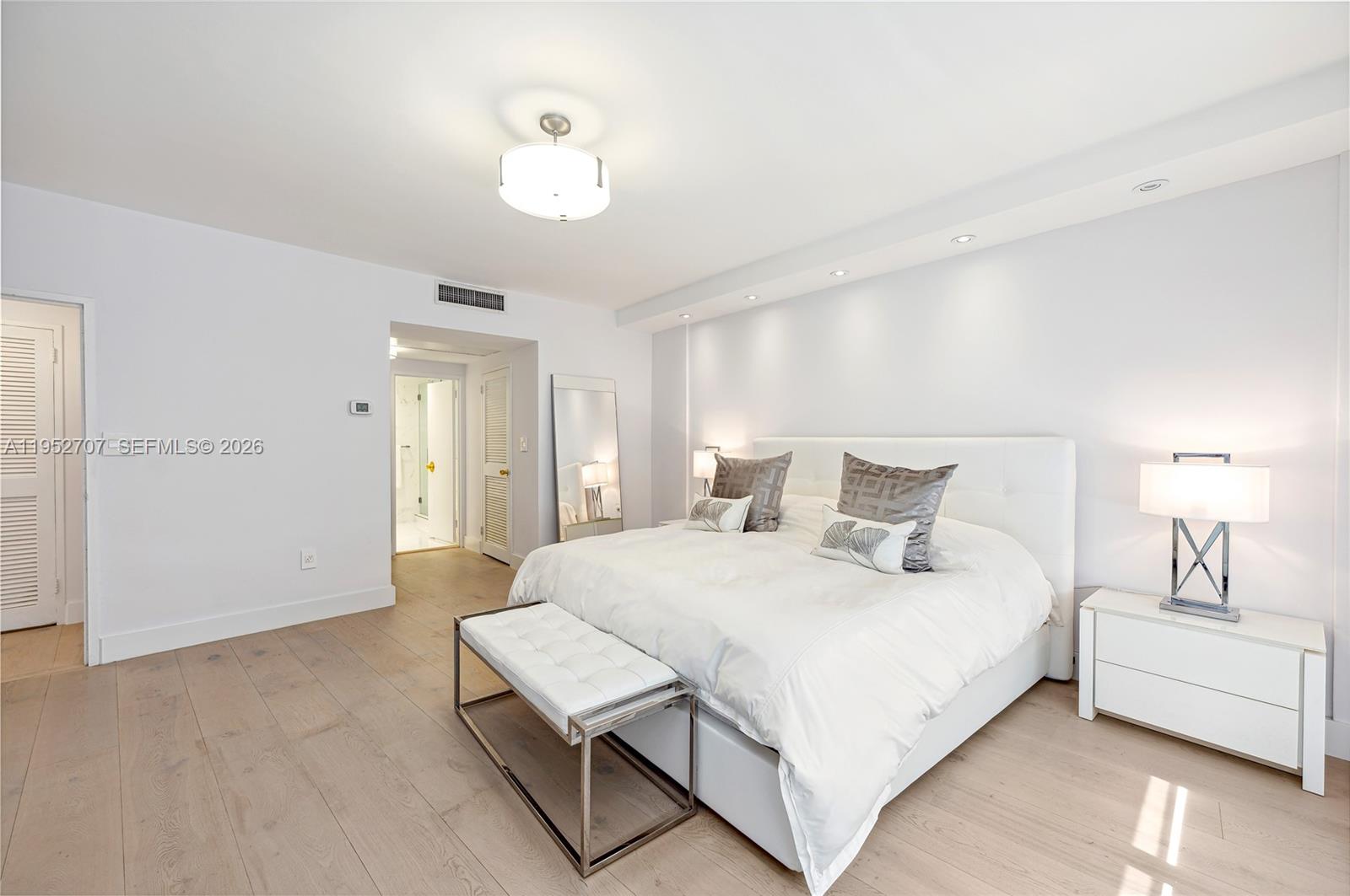 IMPERIAL HOUSE CONDO - Residential