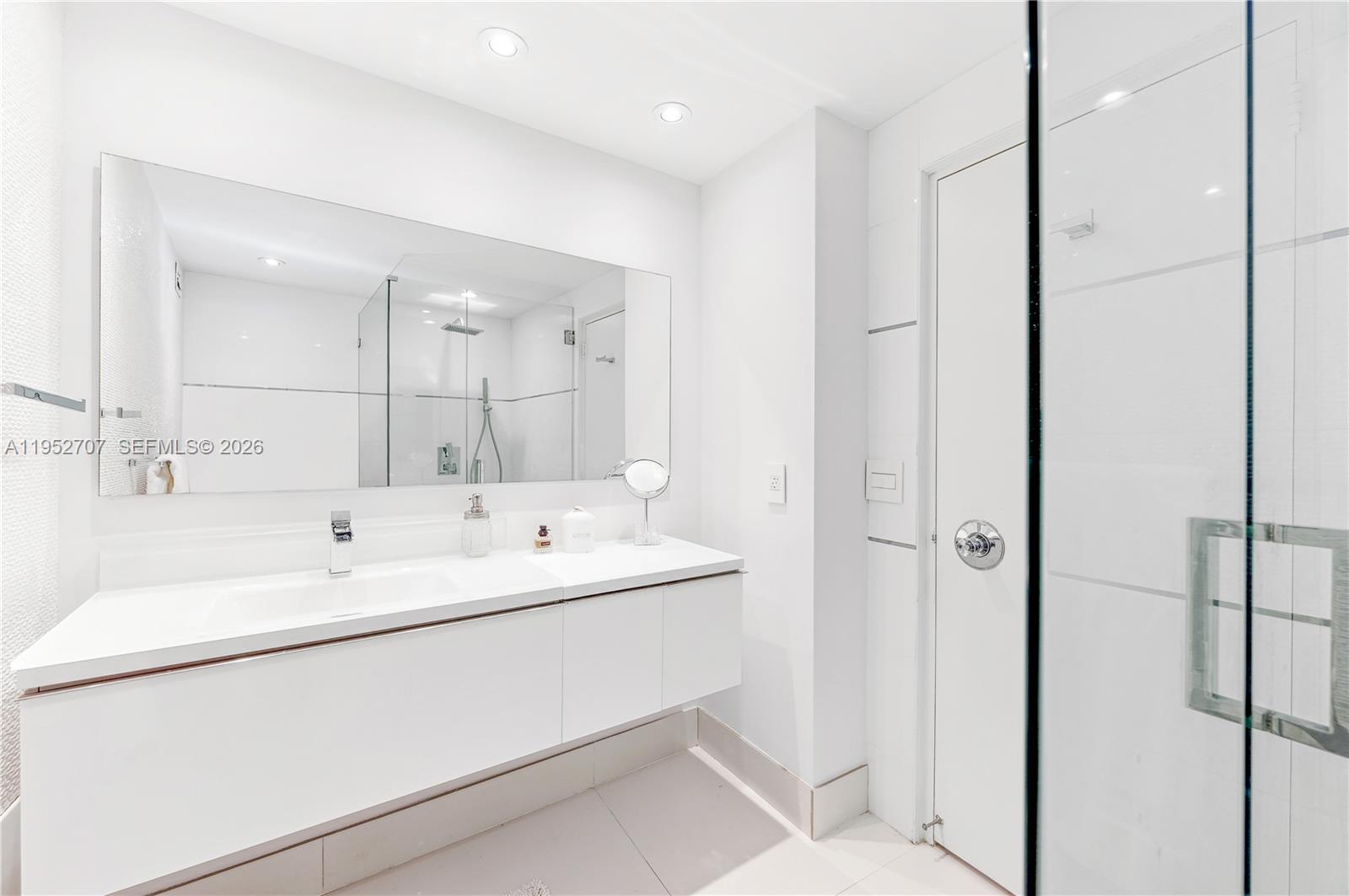 IMPERIAL HOUSE CONDO - Residential