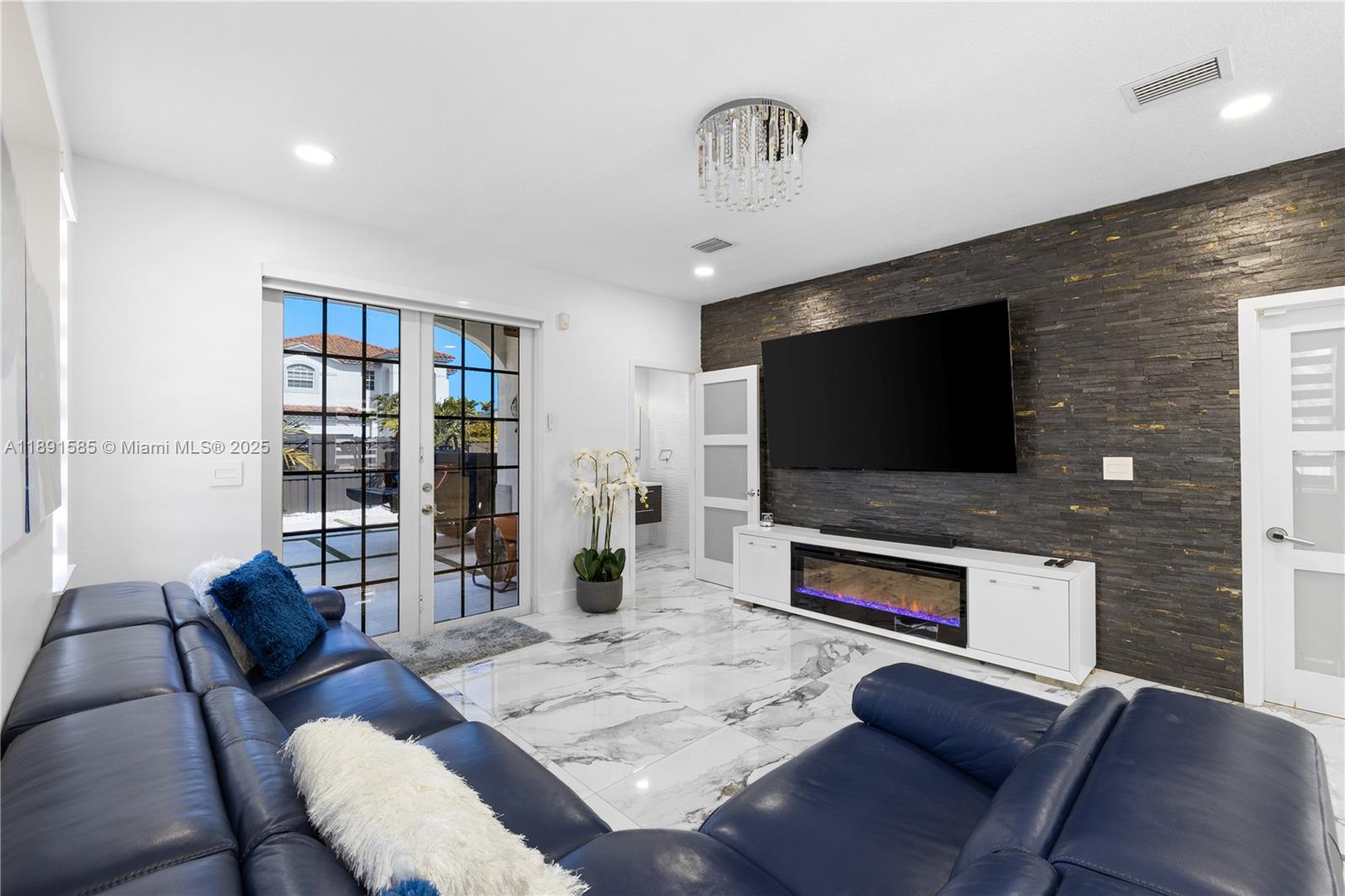 BLACK CREEK HOMES - Residential Lease